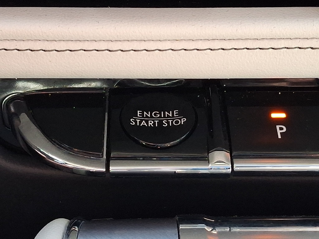Used 2025 Lincoln Aviator AWD image 27