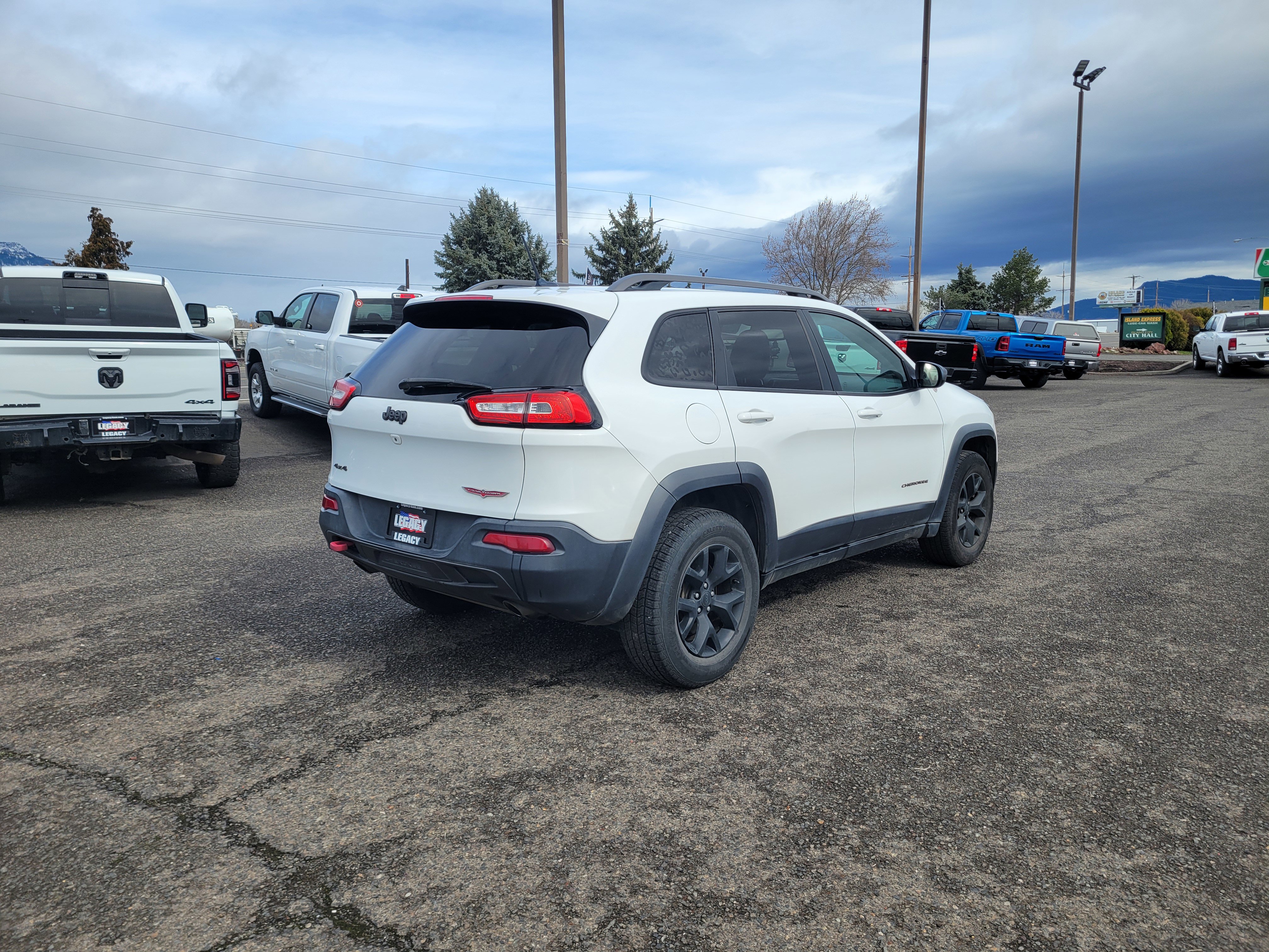Used 2015 Jeep Cherokee Trailhawk w/ Cold Weather Group image 2