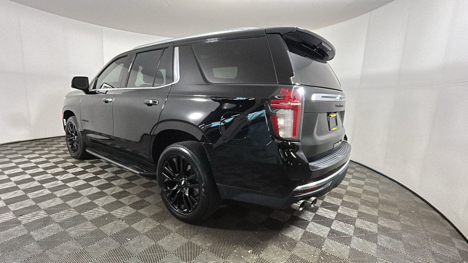 Used 2021 Chevrolet Tahoe Premier w/ Premium Package AWD/4WD image 5