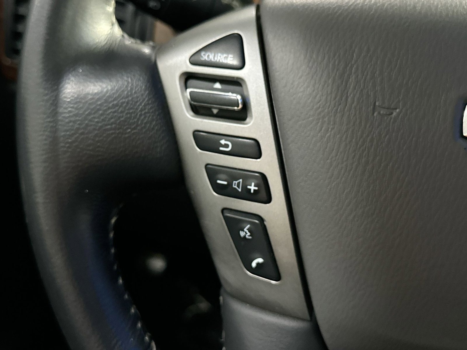 Used 2015 Nissan Armada Platinum image 22