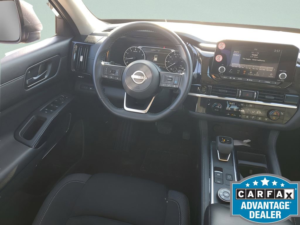 Used 2025 Nissan Pathfinder SV image 17