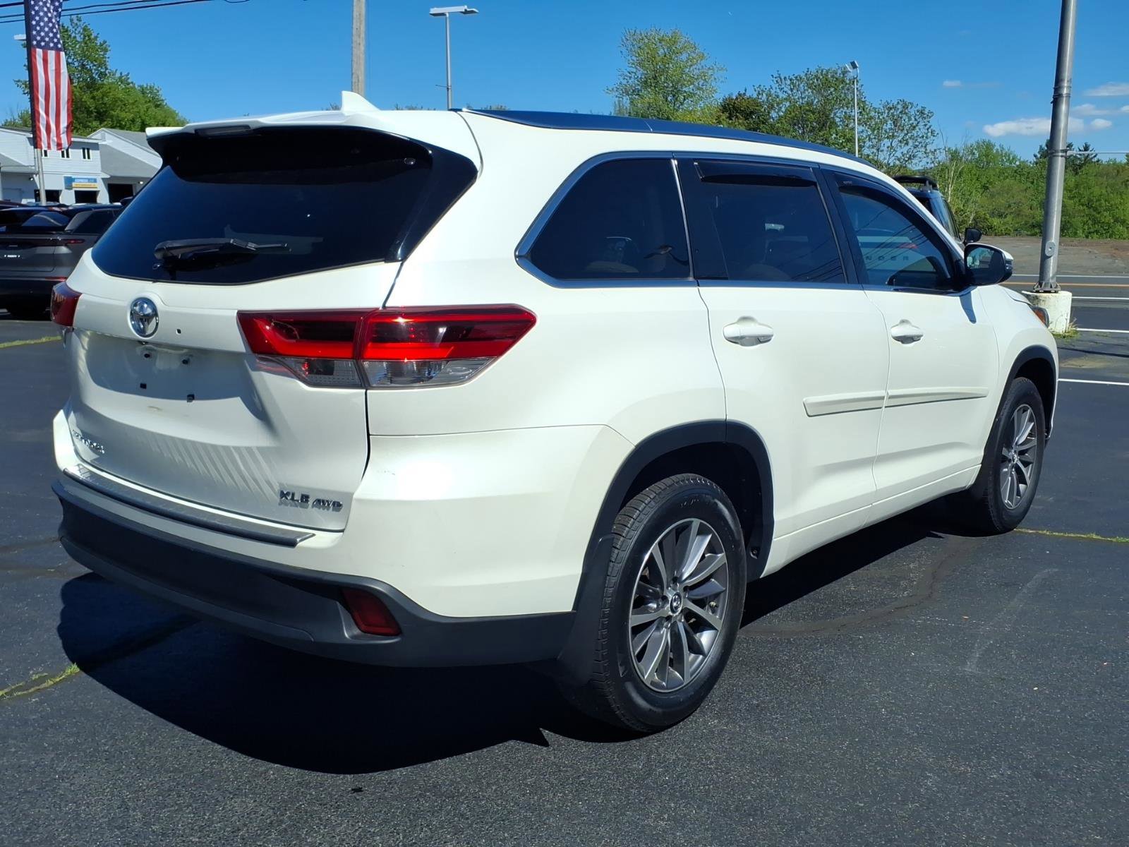 Used 2018 Toyota Highlander XLE AWD/4WD image 8