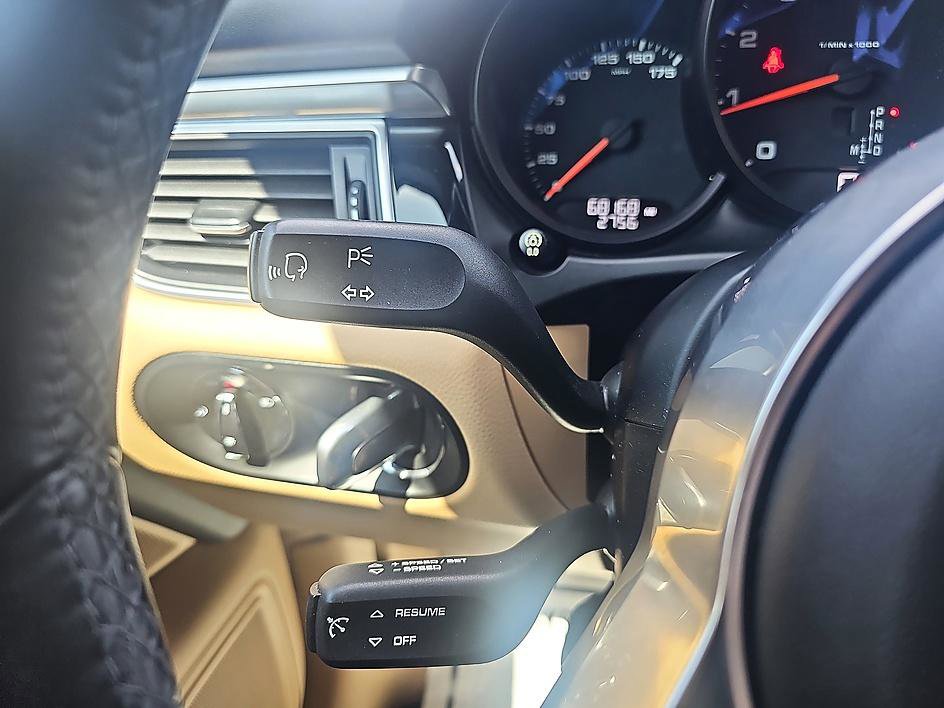 Used 2018 Porsche Macan image 19