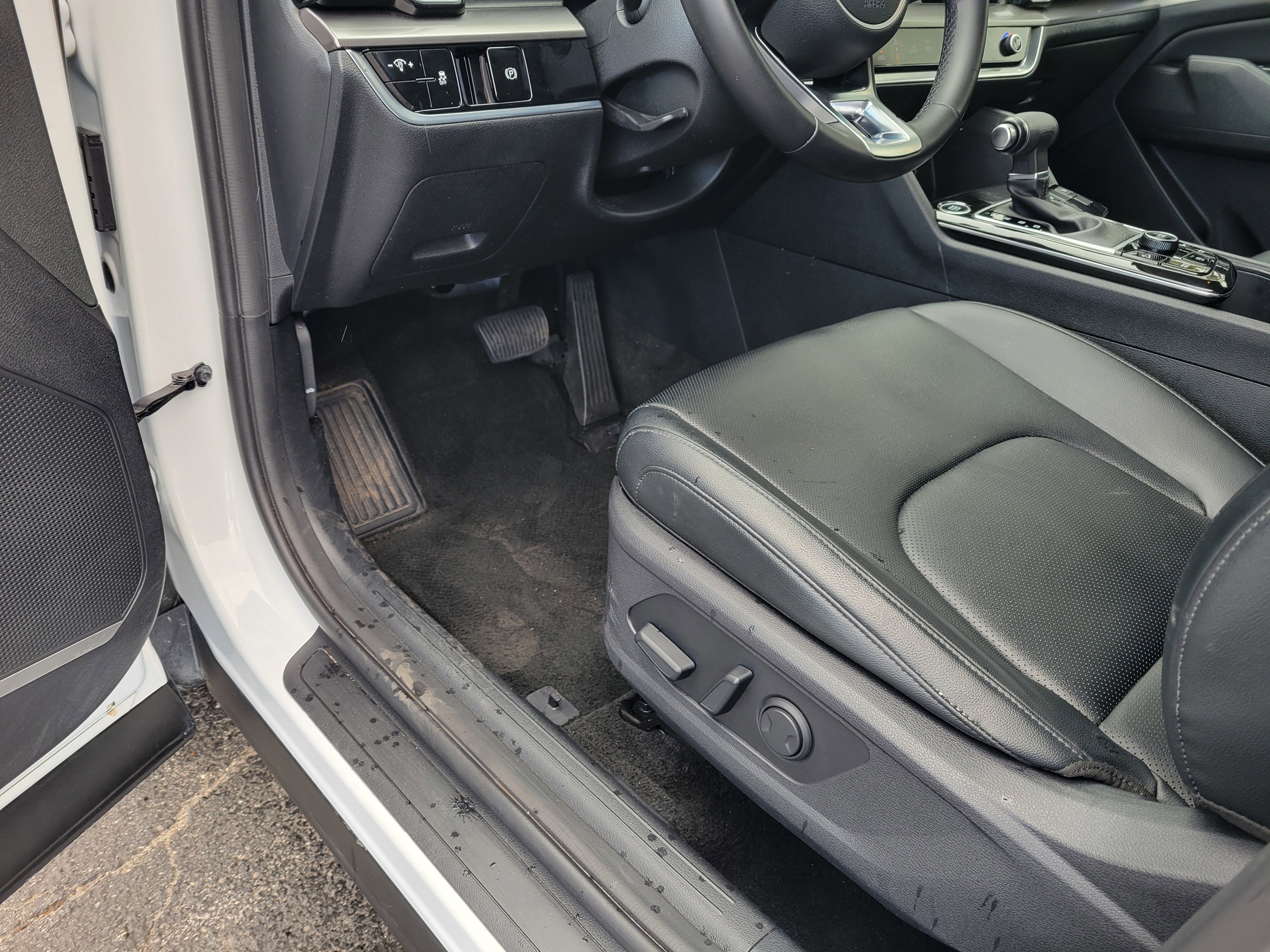 Used 2023 Kia Sportage EX image 22