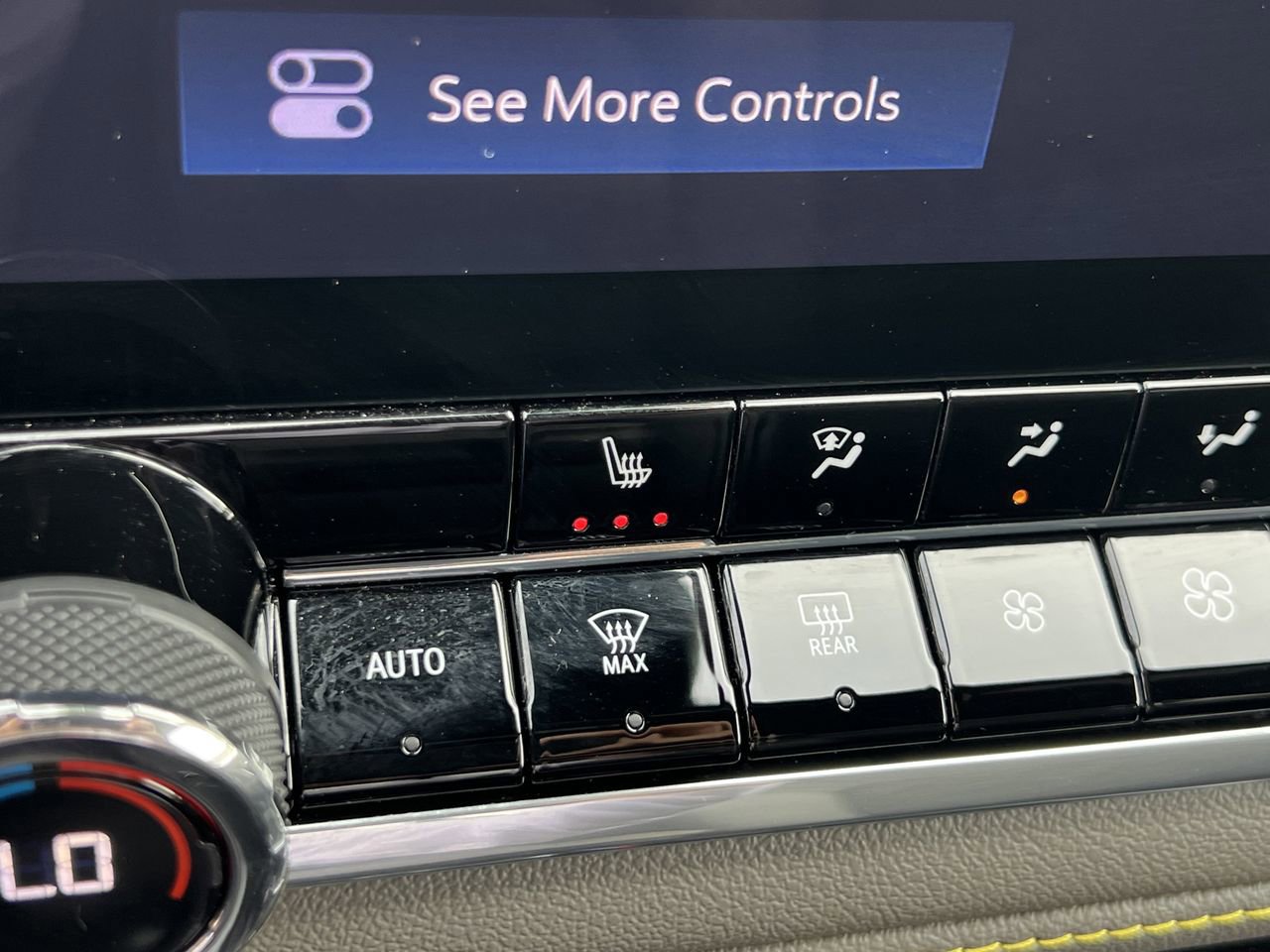 Used 2024 Chevrolet Colorado ZR2 w/ Technology Package AWD/4WD image 21