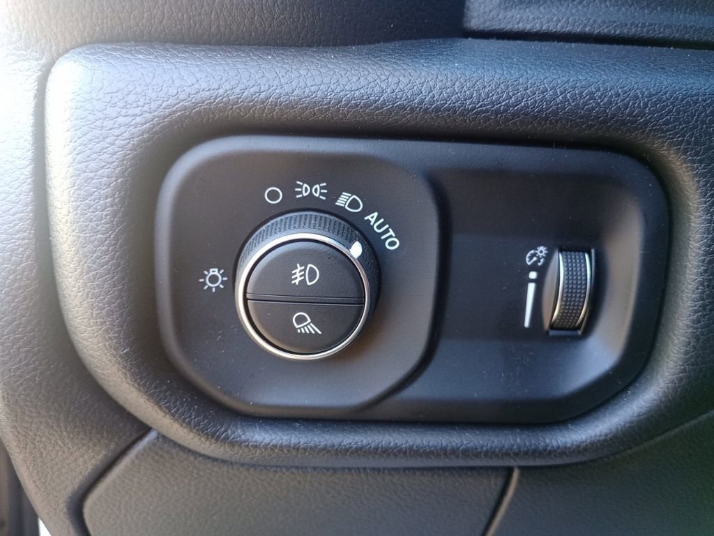 Used 2025 RAM 2500 Tradesman w/ Chrome Appearance Group image 16