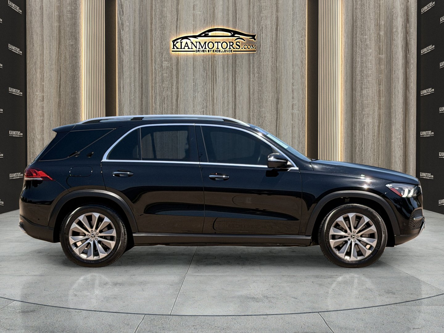 Used 2023 Mercedes-Benz GLE 450 4MATIC w/ Premium Package image 11