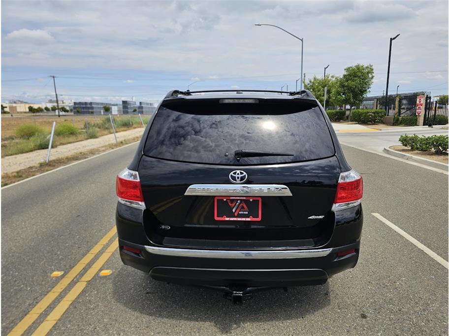 Used 2012 Toyota Highlander SE w/ Tow Pkg AWD/4WD image 6