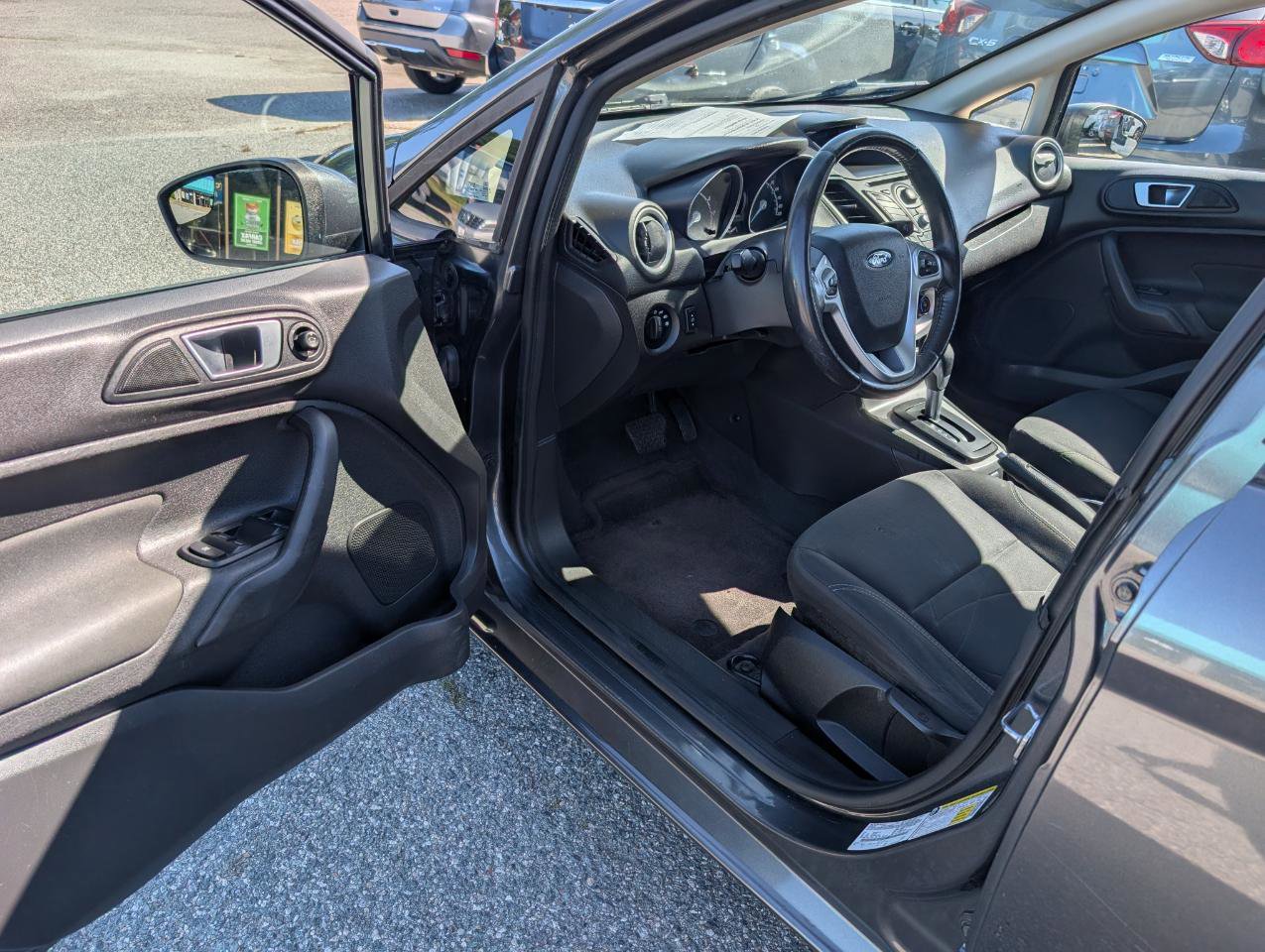 Used 2015 Ford Fiesta SE FWD image 11