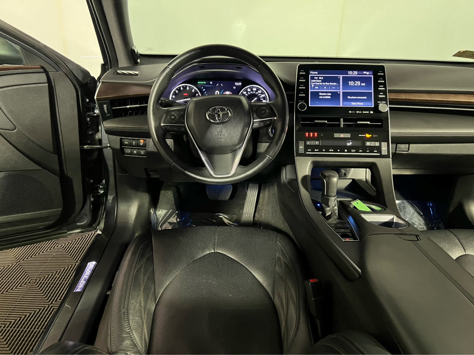 Used 2022 Toyota Avalon Limited w/ Advanced Safety Package FWD image 13