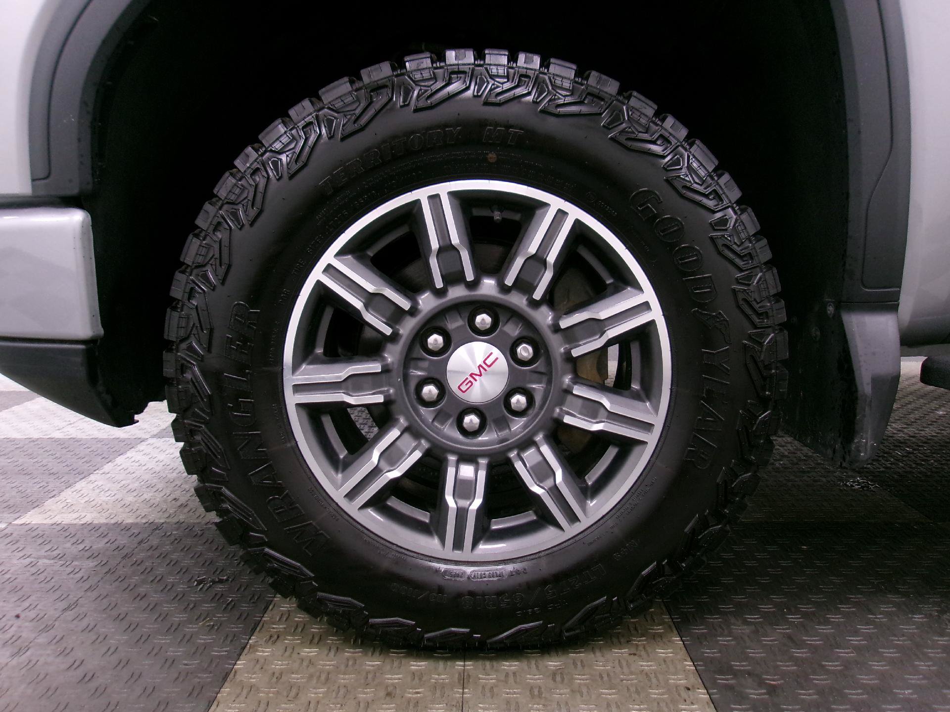 Used 2024 GMC Sierra 1500 AT4 w/ Technology Package AWD/4WD image 17