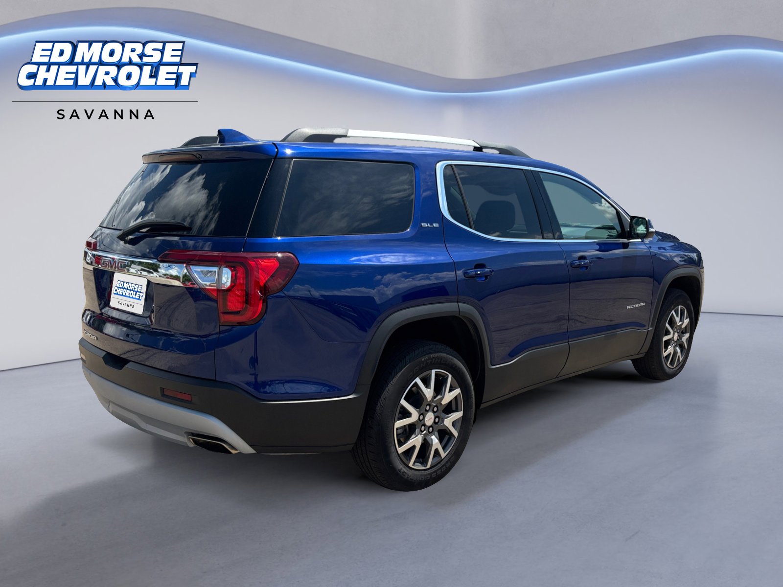 Used 2023 GMC Acadia SLE w/ Driver Convenience Package image 5