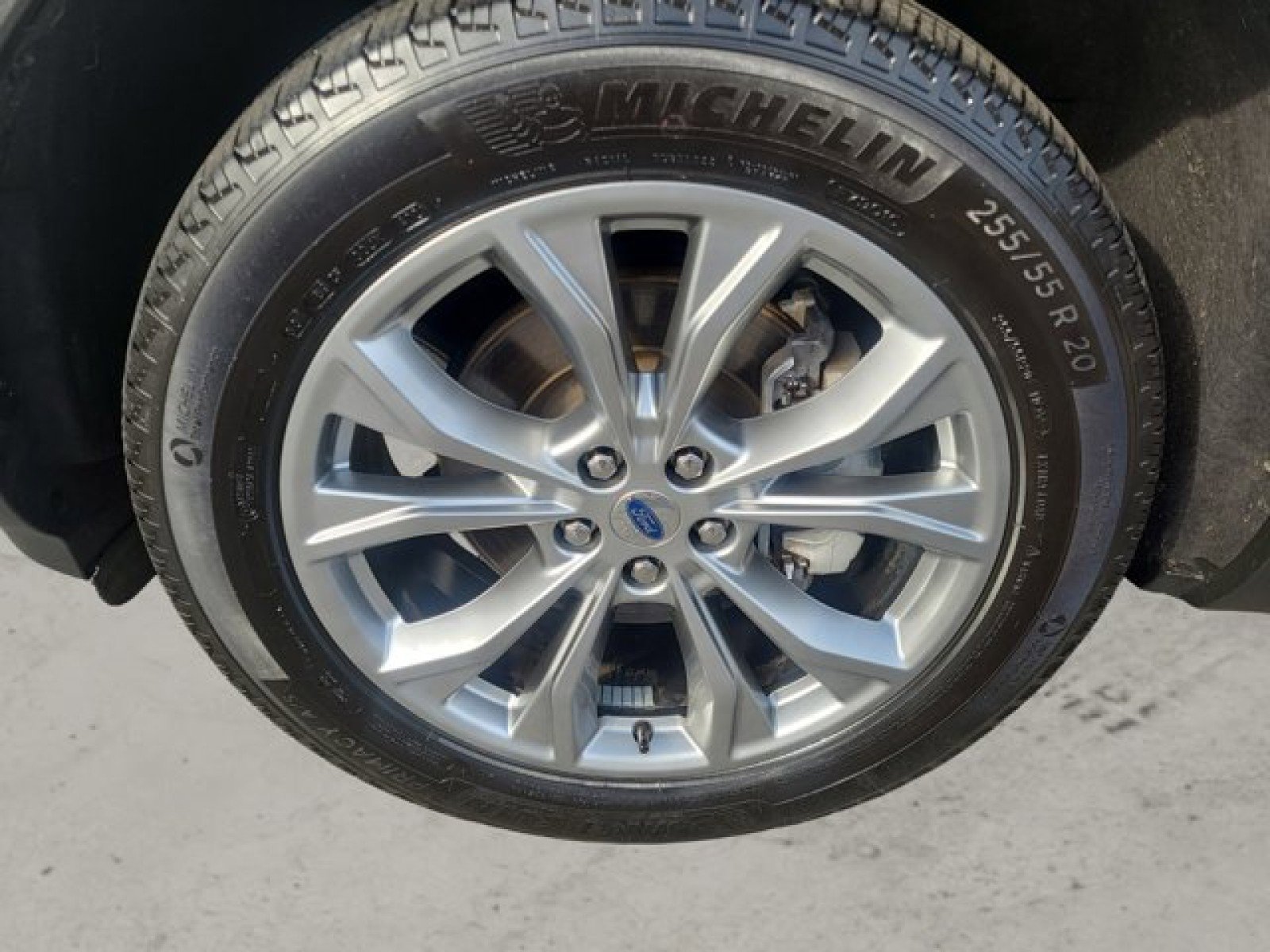 Used 2022 Ford Explorer Limited w/ Equipment Group 301A AWD/4WD image 10