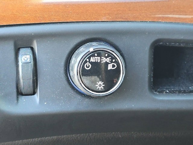 Used 2019 Cadillac Escalade ESV Luxury w/ Escalade Sport Edition image 28