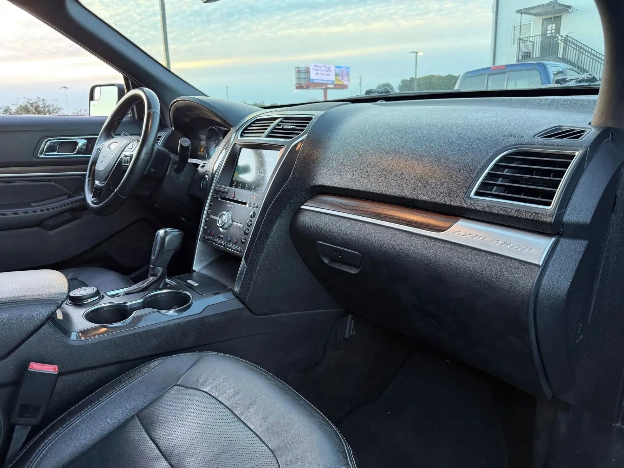 Used 2018 Ford Explorer Limited image 15