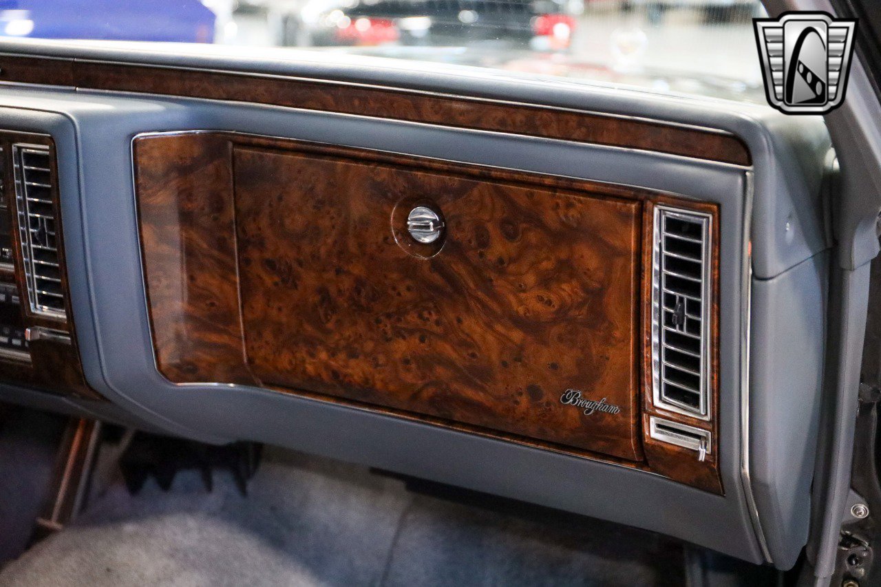 Used 1992 Cadillac Brougham image 27