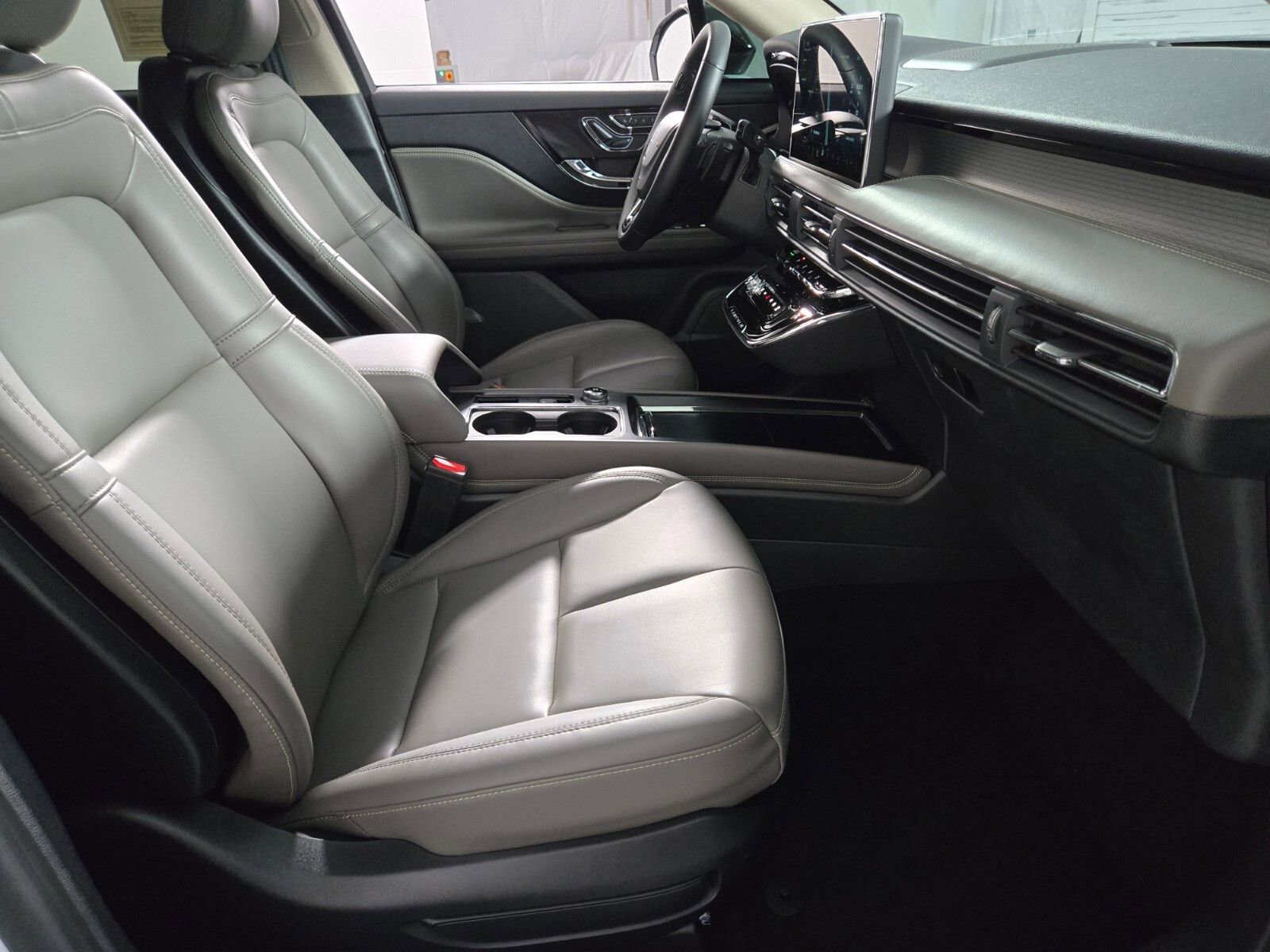 Certified 2025 Lincoln Corsair FWD image 17