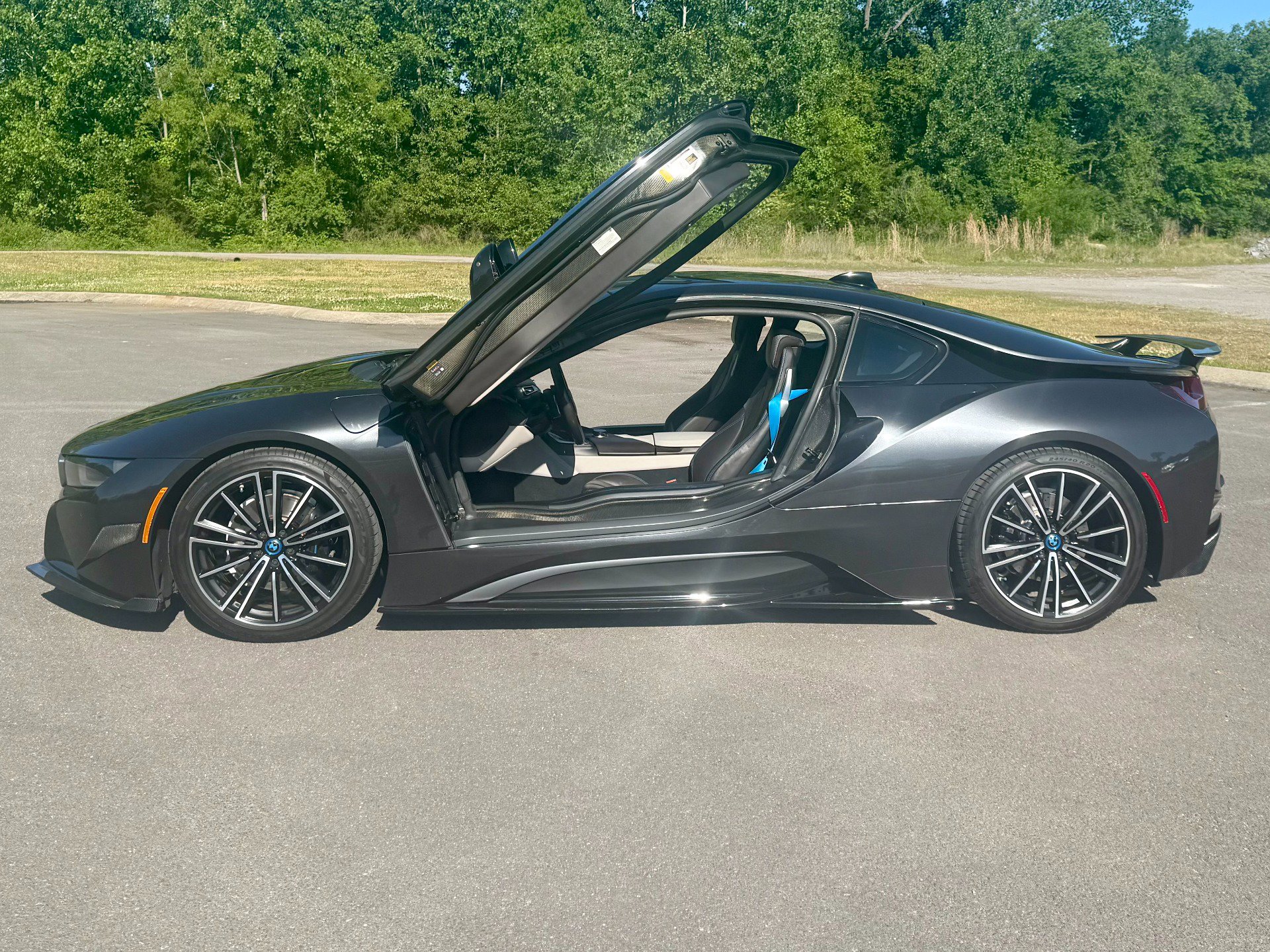 Used 2019 BMW i8 Coupe AWD/4WD image 7