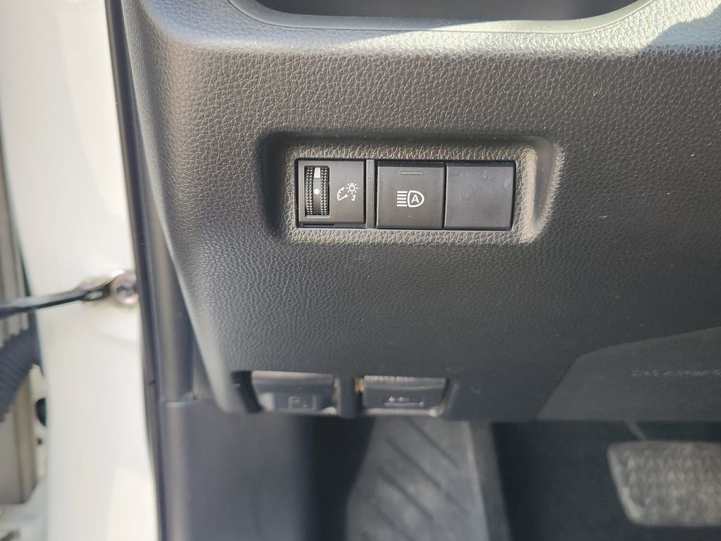 Used 2019 Toyota RAV4 LE image 18