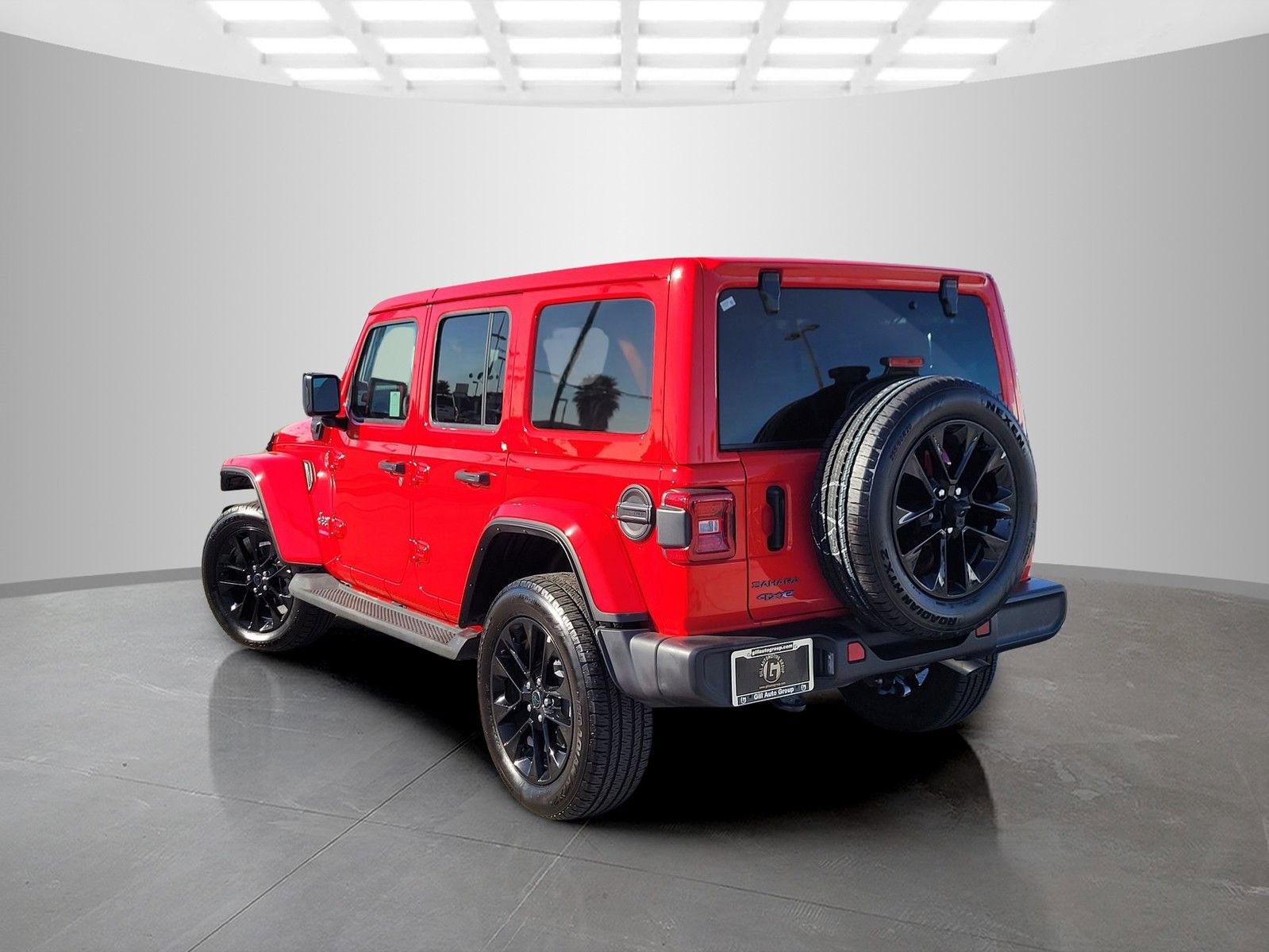 Used 2025 Jeep Wrangler Sahara 4xe image 6
