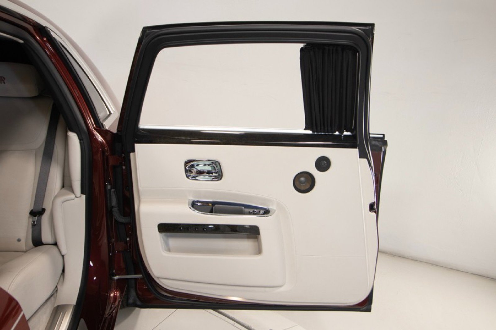 Used 2015 Rolls-Royce Ghost Extended Wheelbase image 50