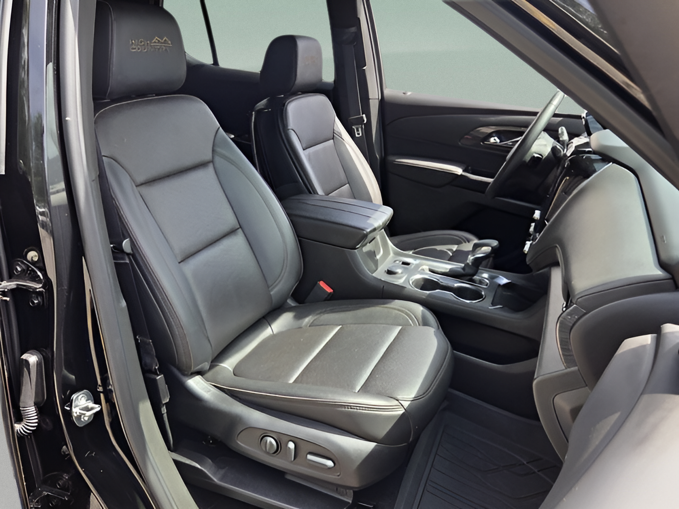Certified 2023 Chevrolet Traverse High Country w/ LPO, Floor Liner Package AWD/4WD image 15