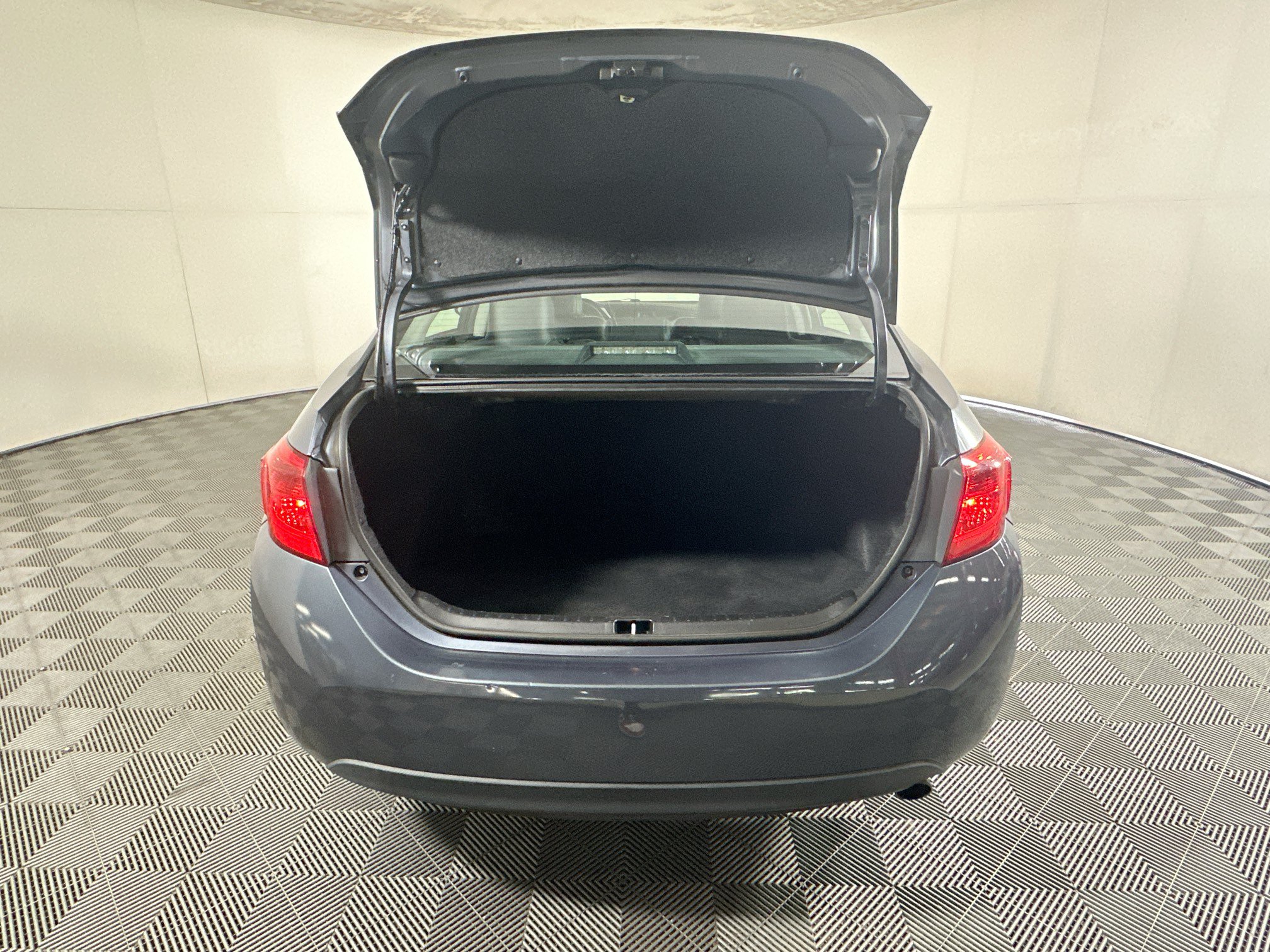 Used 2017 Toyota Corolla SE FWD image 30