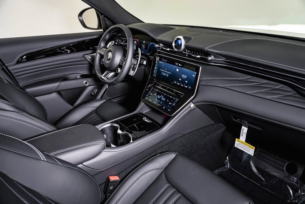 Used 2025 Maserati Grecale Modena image 14