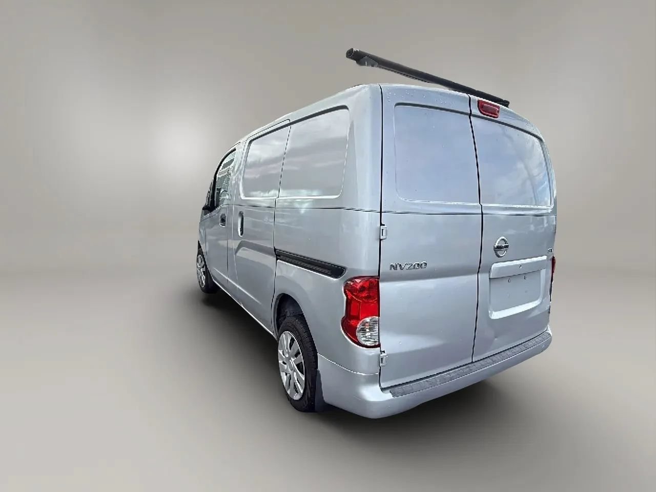 Used 2017 Nissan NV200 SV FWD image 3