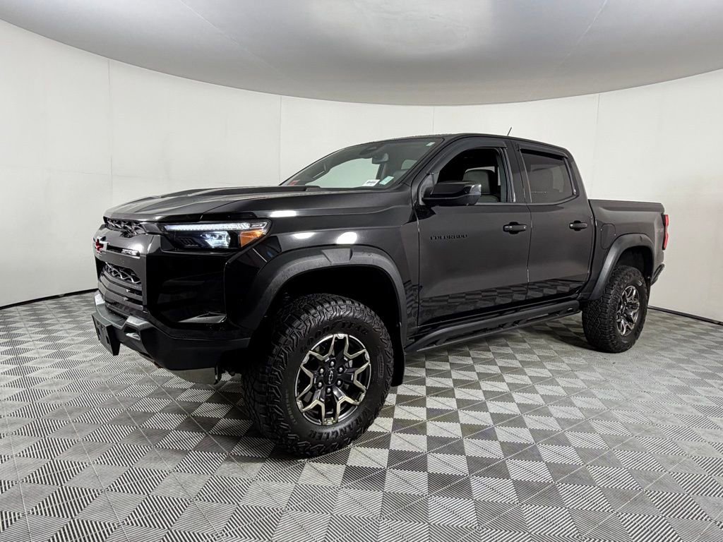 Used 2023 Chevrolet Colorado ZR2 w/ ZR2 Convenience Package III image 3