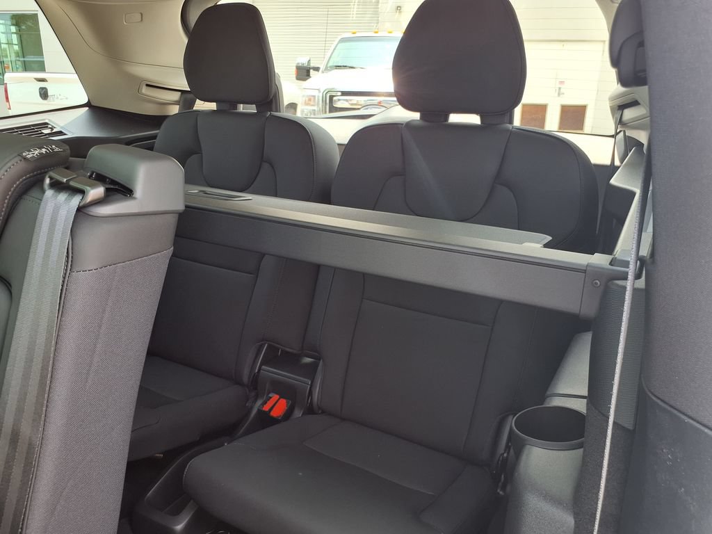 New 2026 Volvo XC90 B5 Plus w/ Protection Package Premier AWD/4WD image 15