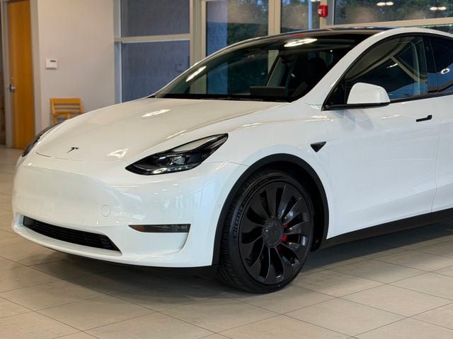 Used 2022 Tesla Model Y Performance AWD/4WD image 3