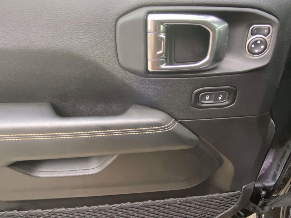 Used 2025 Jeep Wrangler Unlimited Sahara w/ Safety Group image 15