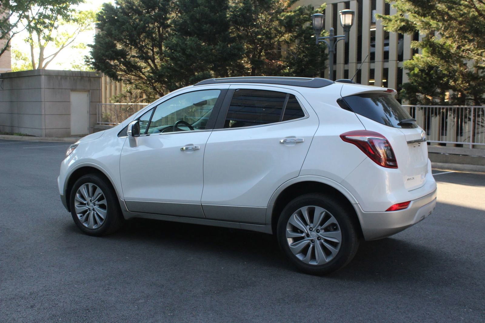 Used 2018 Buick Encore Essence image 9