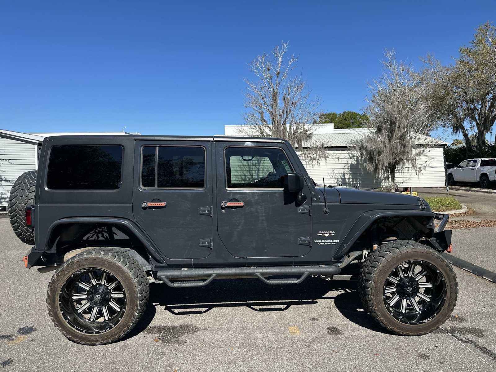Used 2017 Jeep Wrangler Unlimited Sahara w/ Connectivity Group image 7