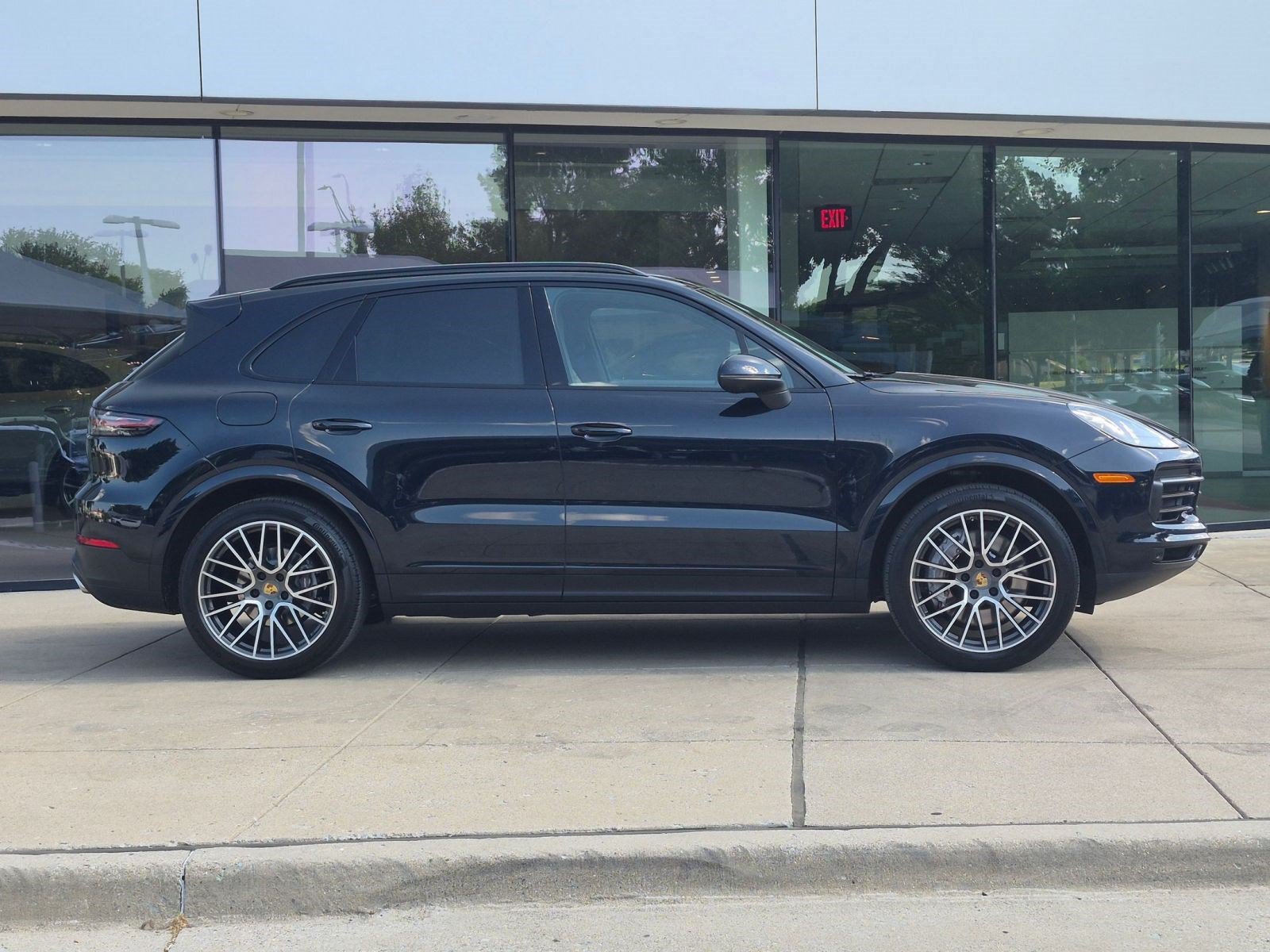 Certified 2023 Porsche Cayenne AWD/4WD image 8