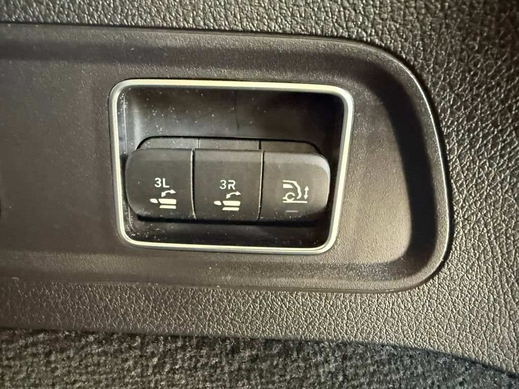Used 2023 Mercedes-Benz GLS 450 4MATIC image 10