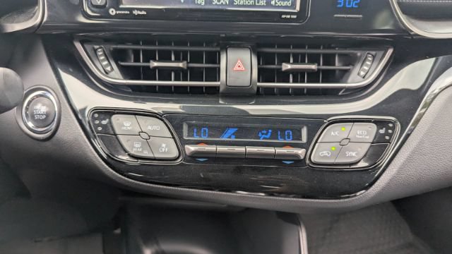 Used 2018 Toyota C-HR XLE FWD image 33
