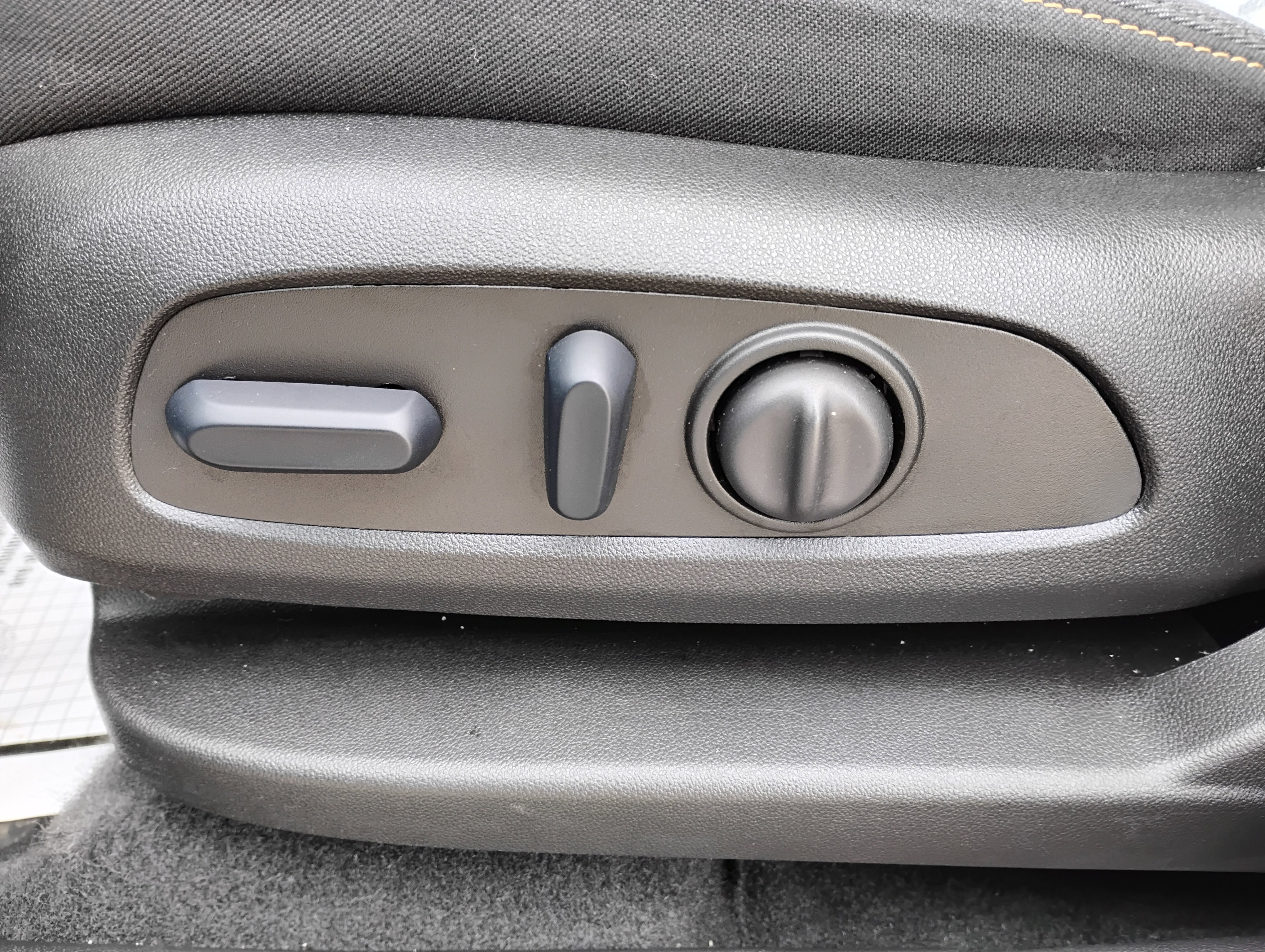 Used 2024 Chevrolet Equinox LT FWD image 14