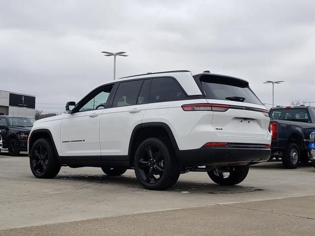 Used 2024 Jeep Grand Cherokee Altitude image 6