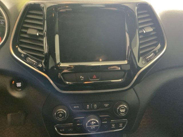 Used 2019 Jeep Cherokee Limited image 37