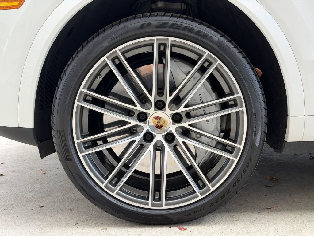 Used 2022 Porsche Cayenne Coupe image 14