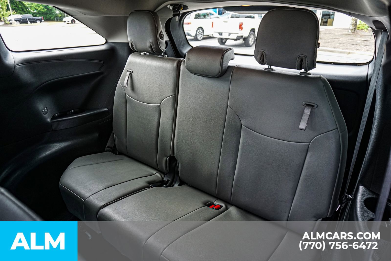 Used 2025 Toyota Sienna XLE FWD image 24