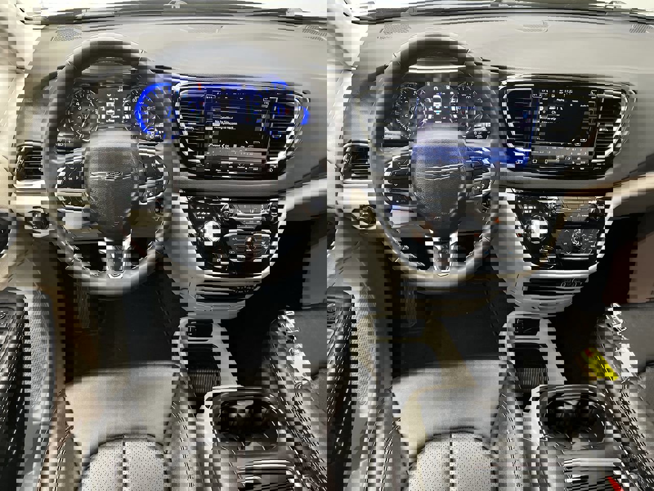 Used 2024 Chrysler Pacifica Touring-L image 14