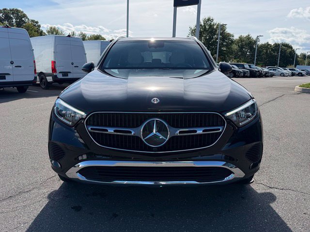 Used 2024 Mercedes-Benz GLC 300 4MATIC image 2