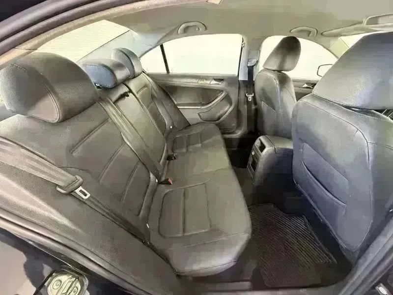 Used 2012 Volkswagen Jetta SE FWD image 32