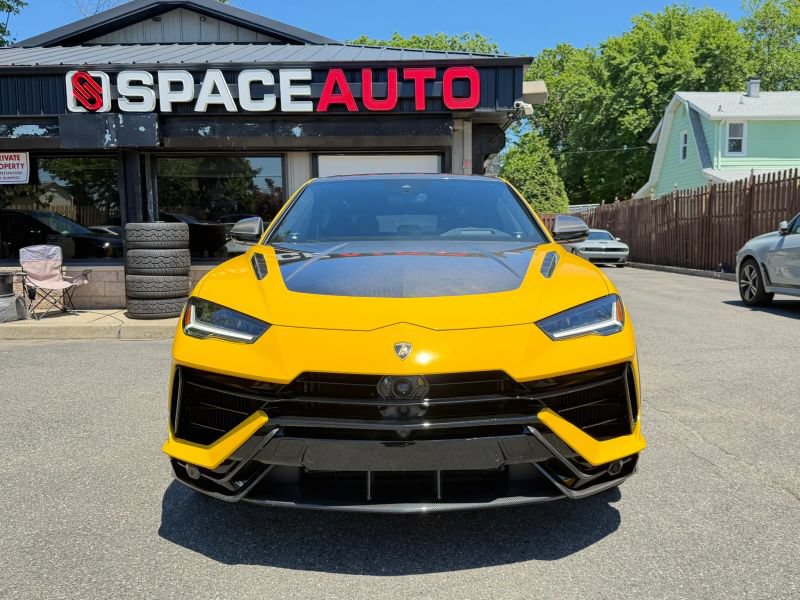 Used 2023 Lamborghini Urus Performante AWD/4WD image 2