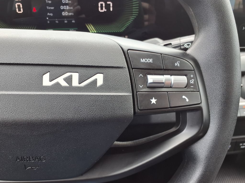 Used 2025 Kia K4 FWD image 23