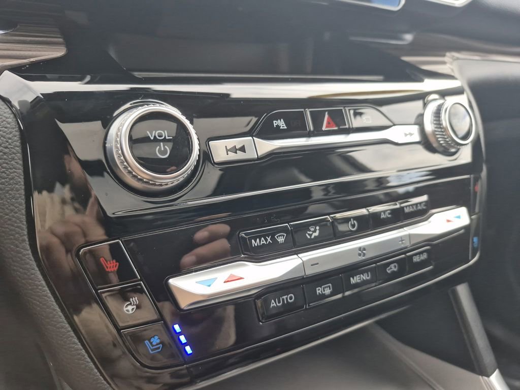 Used 2022 Ford Explorer Limited w/ Equipment Group 301A image 24