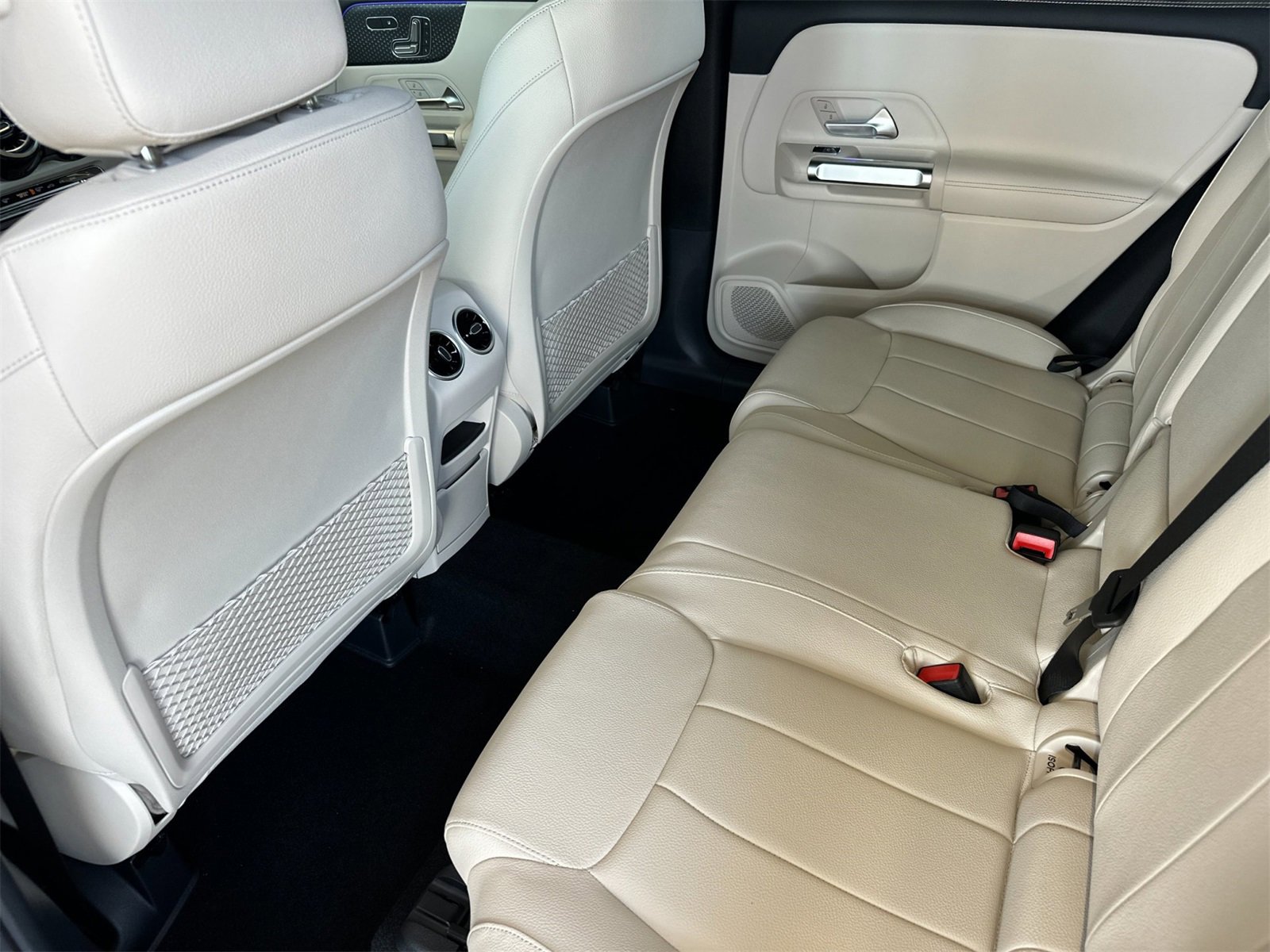 New 2025 Mercedes-Benz GLB 250 4MATIC image 12